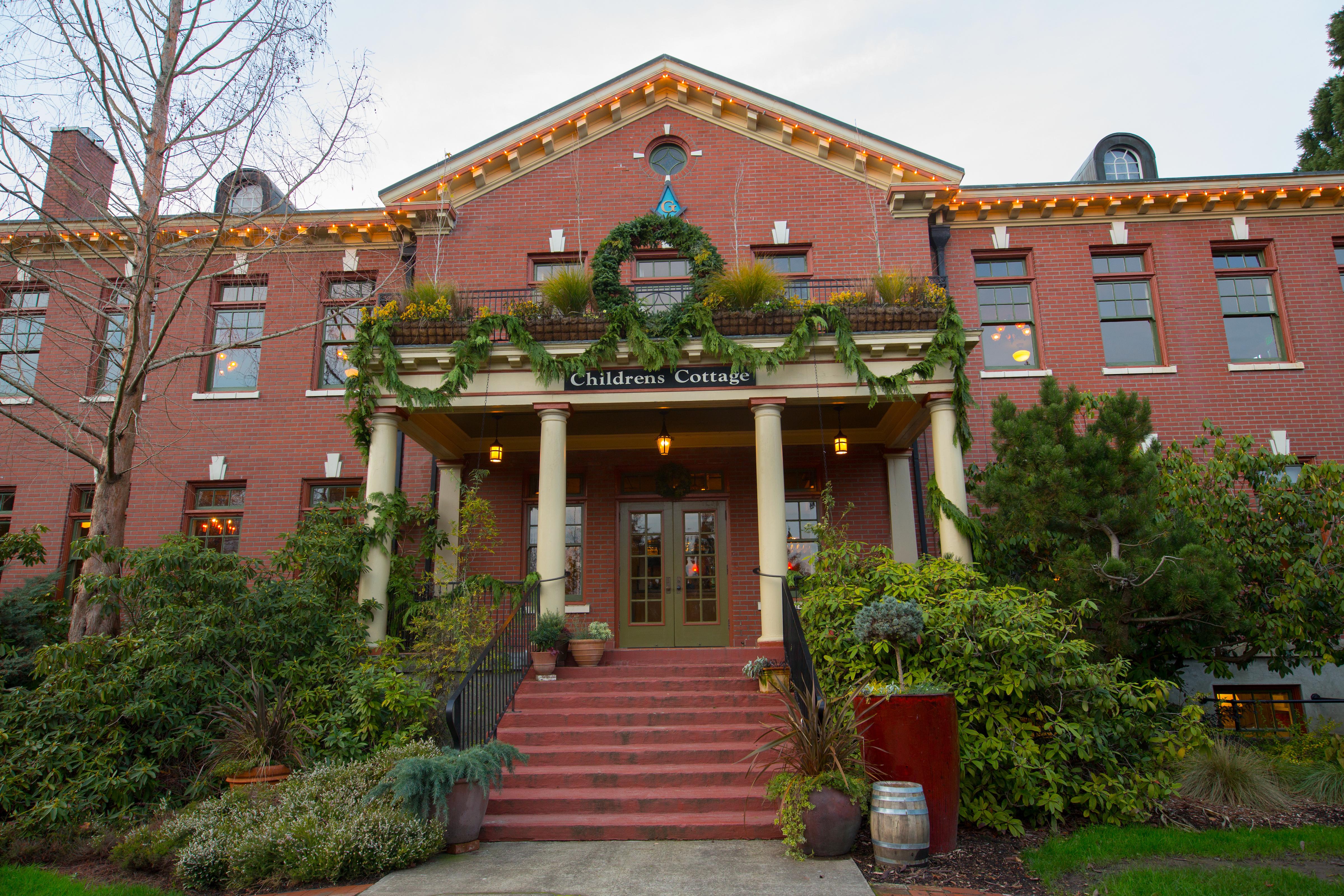 Mcmenamins Grand Lodge ฟอเรสต์โกรฟ ภายนอก รูปภาพ