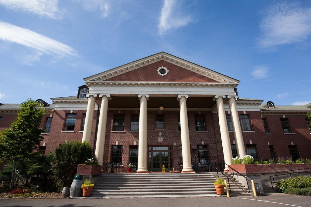Mcmenamins Grand Lodge ฟอเรสต์โกรฟ ภายนอก รูปภาพ