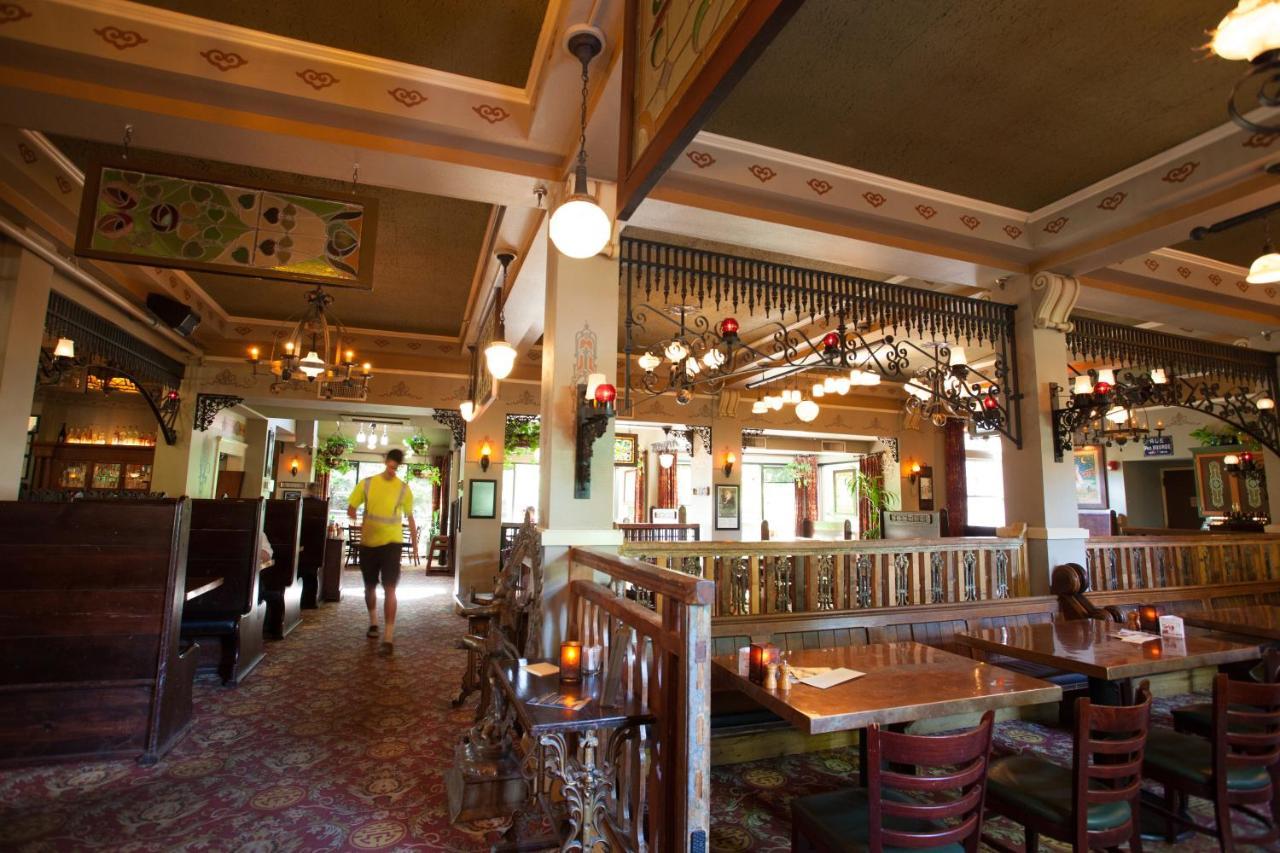 Mcmenamins Grand Lodge ฟอเรสต์โกรฟ ภายนอก รูปภาพ