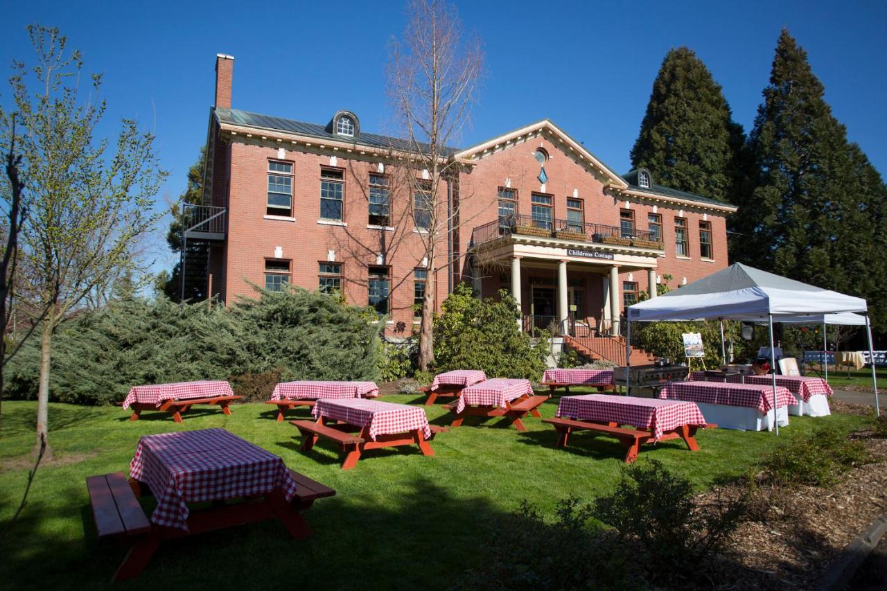 Mcmenamins Grand Lodge ฟอเรสต์โกรฟ ภายนอก รูปภาพ